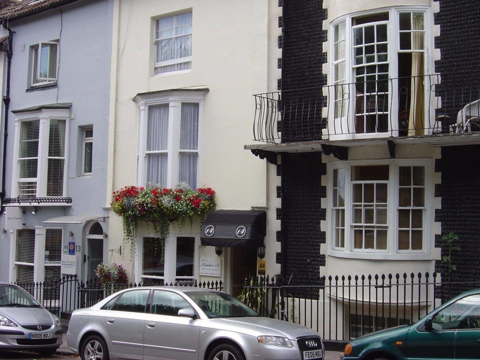 Number14brighton Couette-café 4*
